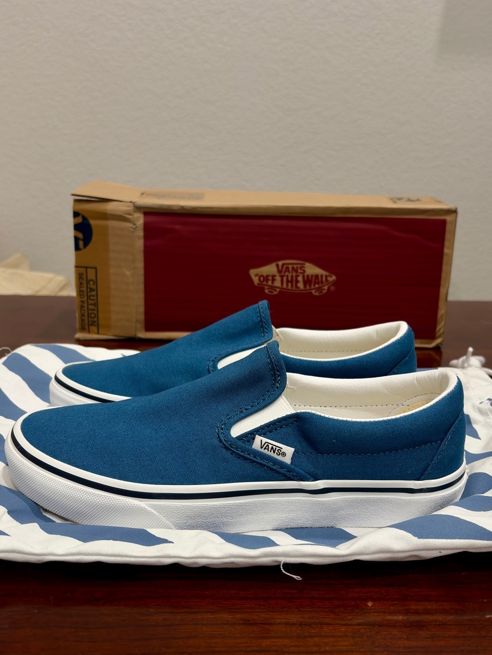 “Wide Collection” Vans Slip-On Canvas Sneakers in Navy/Teal 8W/6.5M/38.5EU New